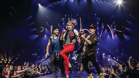 Taylor Swift - The RED Tour DVD Part.3