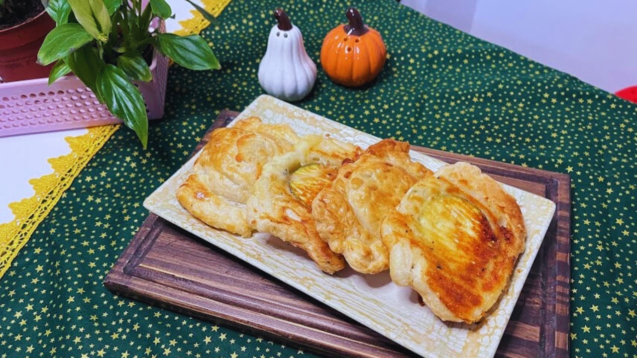 FOLHADO DE ABOBRINHA COM CROSTA DE QUEIJO | LANCHINHO RÁPIDO E DELICIOSO | Tia Bizi Por Aí