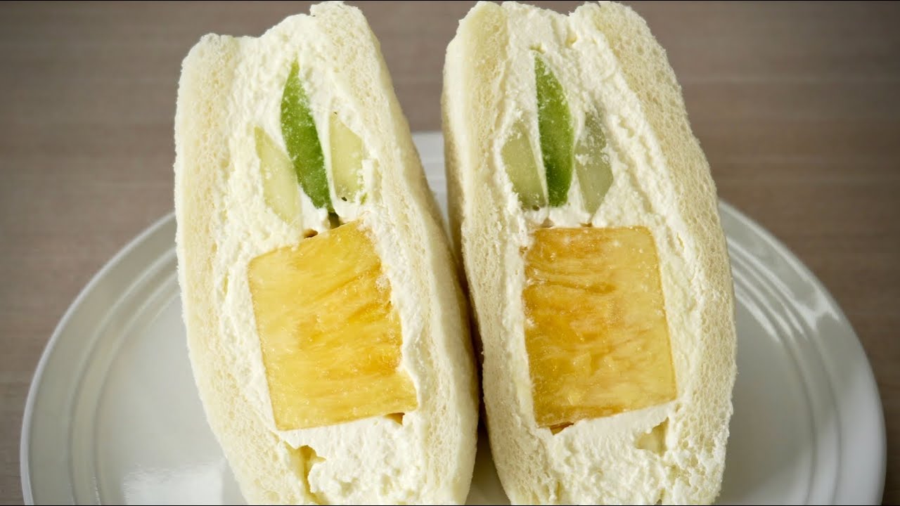 Japanese Fruit Sandwich ( Fruit Sando ) made by my daughter : Pineapple 娘が作った萌え断フルーツサンド（パイナップル）