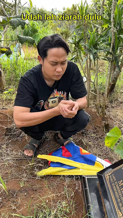 Checking out perfume at the grave of DS's parents #villagechildren #kites #warungds #davidsunairi...