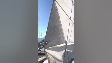 Main sail reefing system
