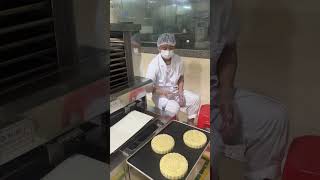 This Lying Position Is So Comfortable. #Satisfying #Mooncake