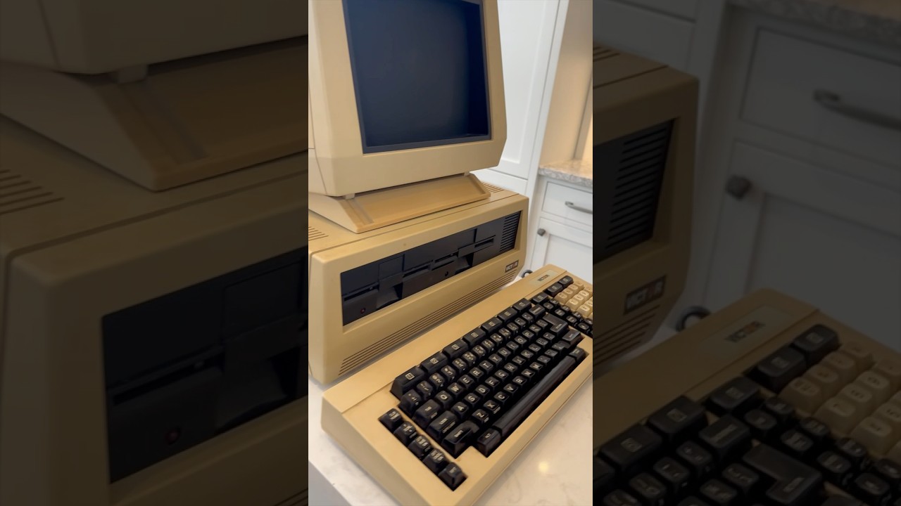 The Victor 9000 “Business Computer” from 1982! - YouTube