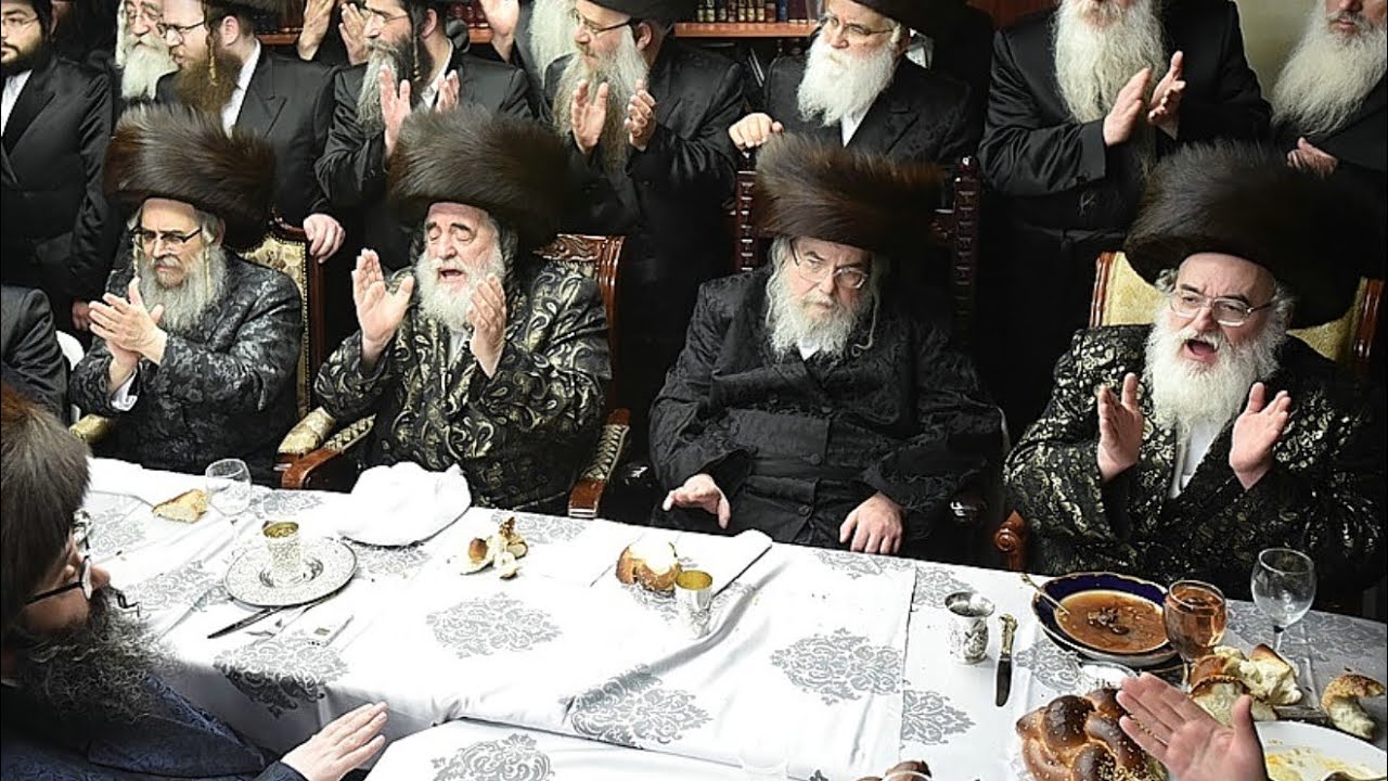 המפגש ההיסטורי של ארבעת אדמורי״ם הגיסים יחד: תיעוד נוסטלגי והיסטורי שספק אם יחזור על עצמו