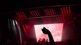 Download Lagu Don’t Stop \u0026 Wrapped Around Your Finger (dice song) - 5 Seconds of Summer Show Boston 8/12/23 (N1) MP3