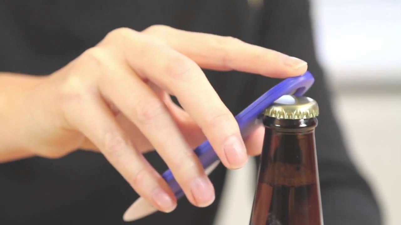 Kunststof pizzames met flesopener 4109