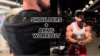 Training Shoulders + Arms at Powerhouse Gym Miami. Crazy pump if you do it the right way!