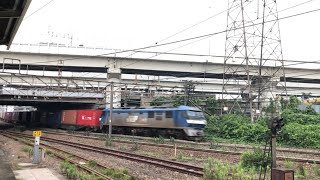 JR貨物EF210形100番台とEF65（赤プレート・2色更新車）がすれ違うシーン（浜川崎）