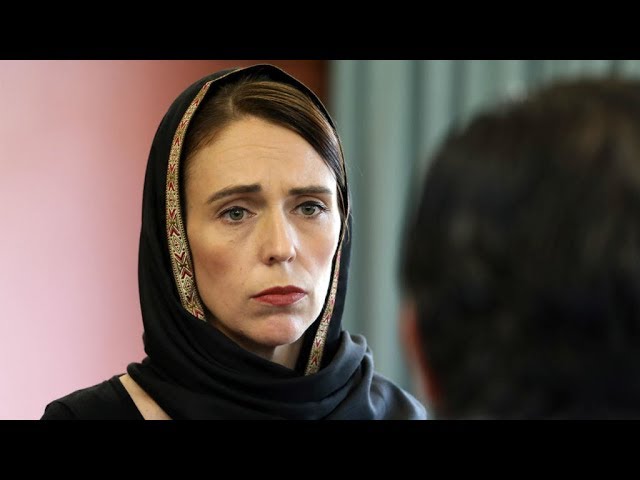 هل سأكون في أمان بعد اليوم.. سؤال وجهه فتى لرئيسة وزراء نيوزيلندا..فكيف علقت؟