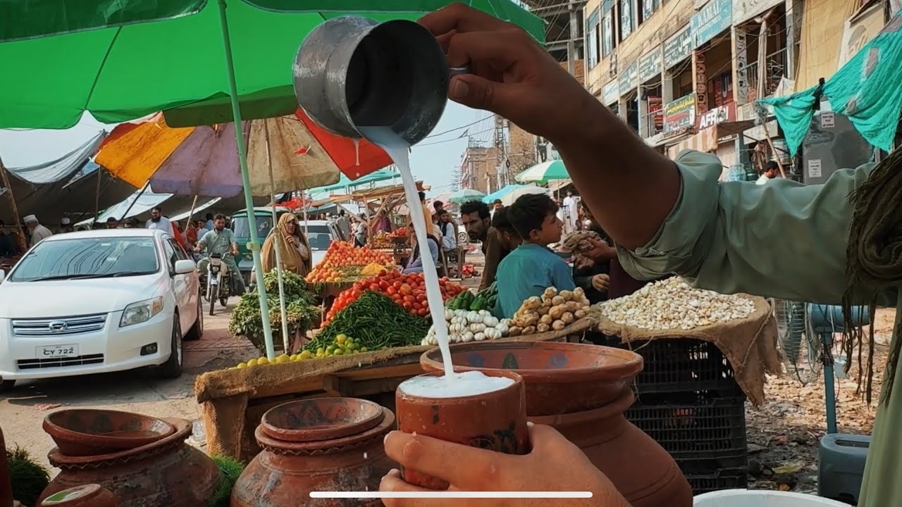 Best Sugarcane Juice |  Lassi and pakora Pakistani Street Food | The mind breezer