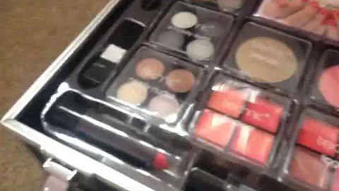 What's in my makeup box  | Kayleigh Jenkins