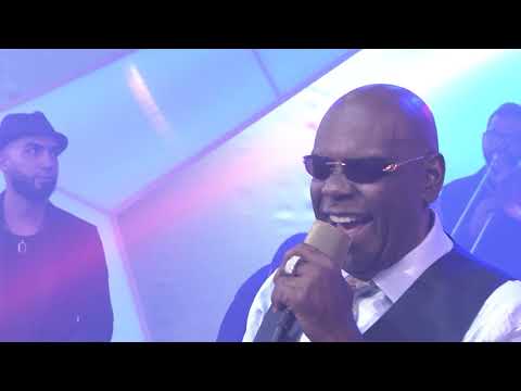 Michel El Buenon - Cierro Mi Ojos (Live RD)