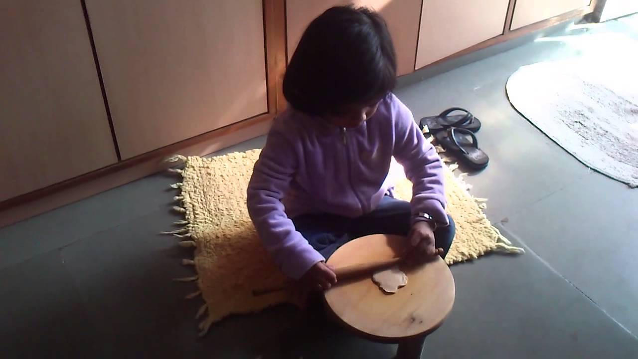 When Keyuri helps mom to make roti - YouTube
