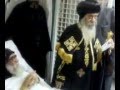 زيارة البابا شنودة لابونا انسطاسى الصموئيلى فى المستشفى