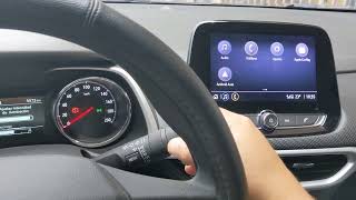 Bajar el brillo de la pantalla en la Chevrolet Tracker Turbo screenshot 5