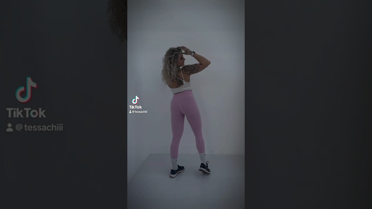 My first youtube video ✨ My name is Tessa and I like lifting heavy circles 🏋🏼‍♀️.