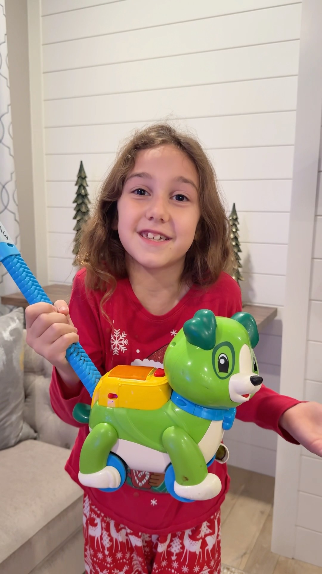 Sierra teaches Rhia fun way to learn numbers and ABC letters ?#shorts