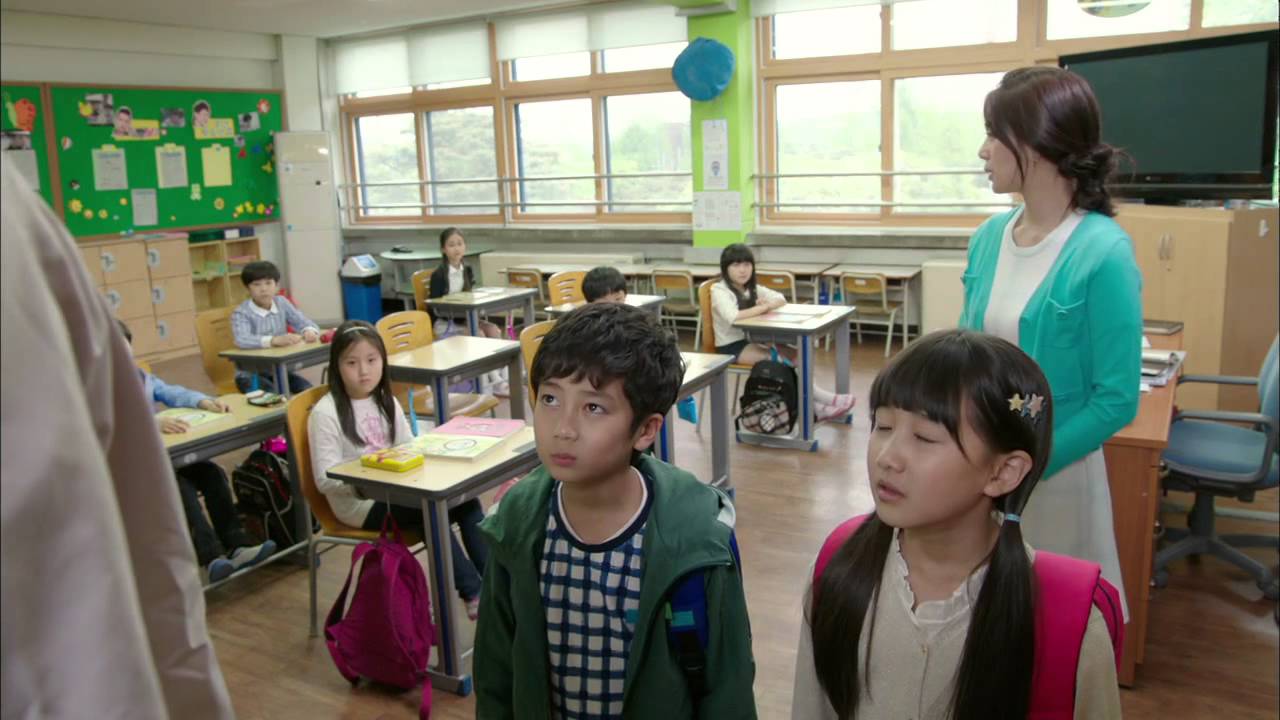 [HIT] 쌍둥이 어깨에 들쳐맨 옥택연, 이엘리야에게 파스선물 참 좋은 시절.20140510
