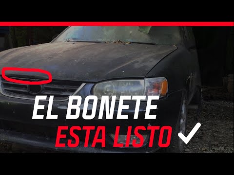 Reparando el bonete del carro