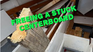 Episode 8 “Why she was free” Removing a stuck centerboard on a wooden sailboat 