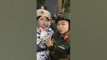 Một chút đáng yêu của chị em bộ đội