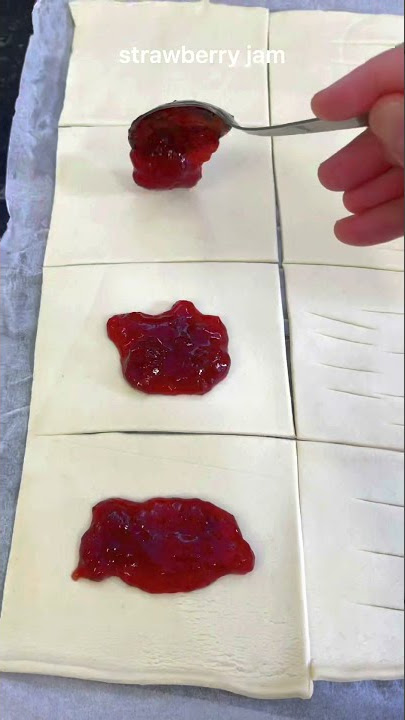 #delicious strawberry jam pastries (only 3 ingredients)#shortvideo #trending #viral #foryou #