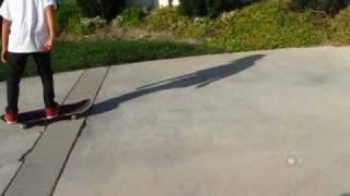 2 sketchy curb tricks + 3 sketchy flatground tricks + i suck.wmv