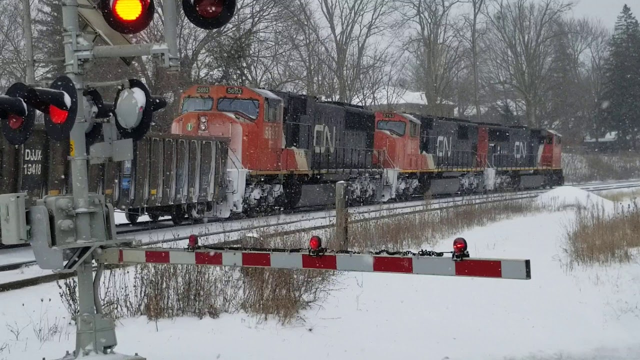CN BUILDING A TRAIN #2 PARIS ONTARIO