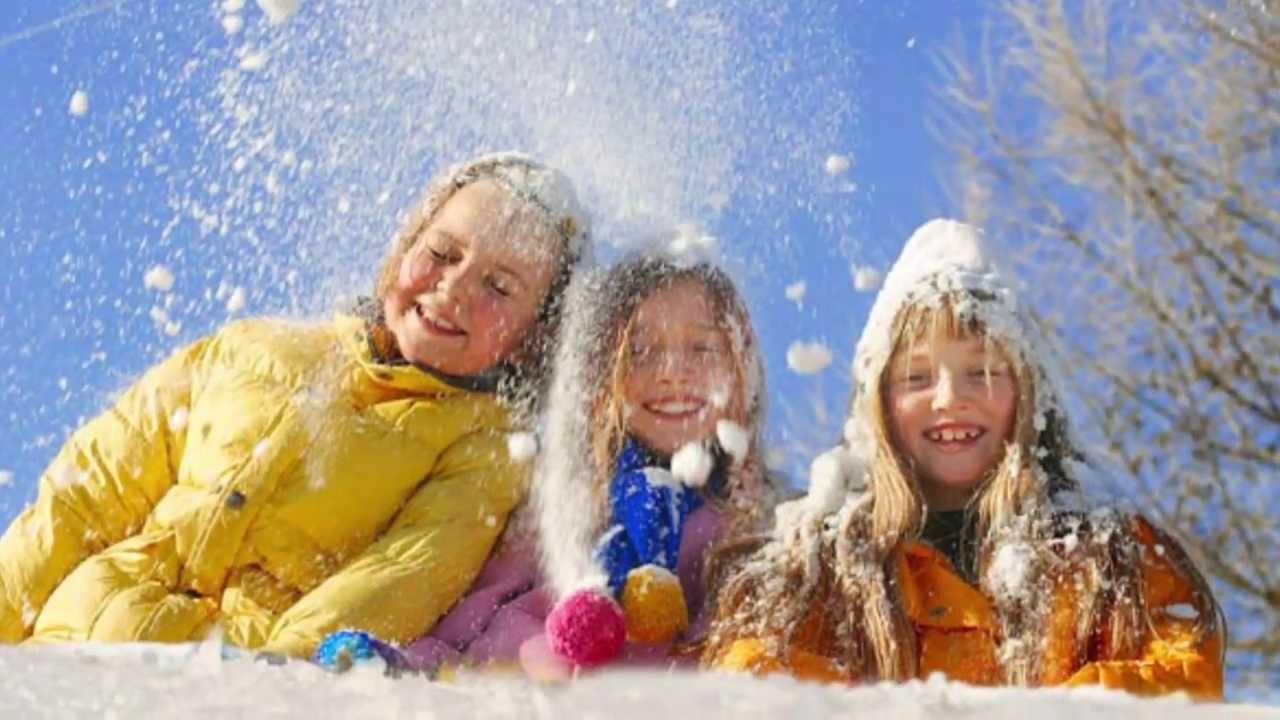 Azi colind pentru copii