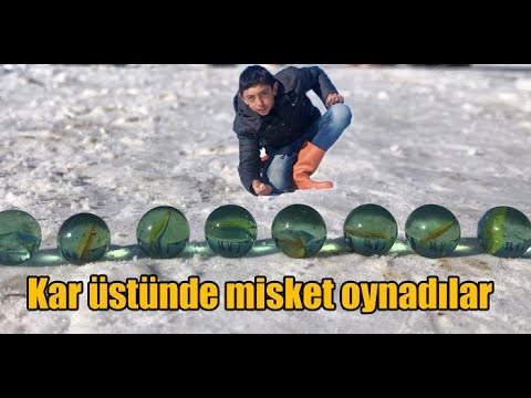 Kar üstünde misket oynadılar