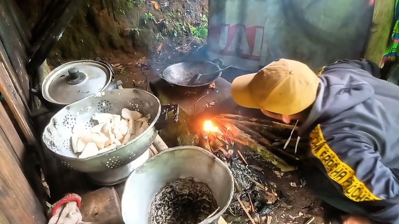 Berpetualang di Hutan: Menemukan rumah Sederhana di tengah hutan.!!!