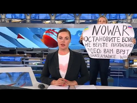 The editor of Channel One Marina Ovsyannikova showed anti-war poster LIVE on russian national TV