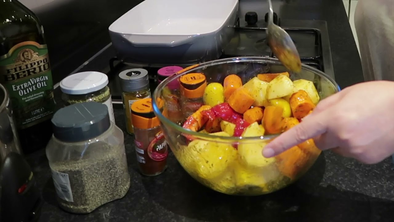 Cooking Chicken  thigh  tray bake with potato/SIMPLY LIFE ABROAD VLOG