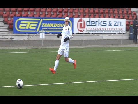 Magnus Carlsen voetbalt in Nederland tegen SC Telstar (2017)