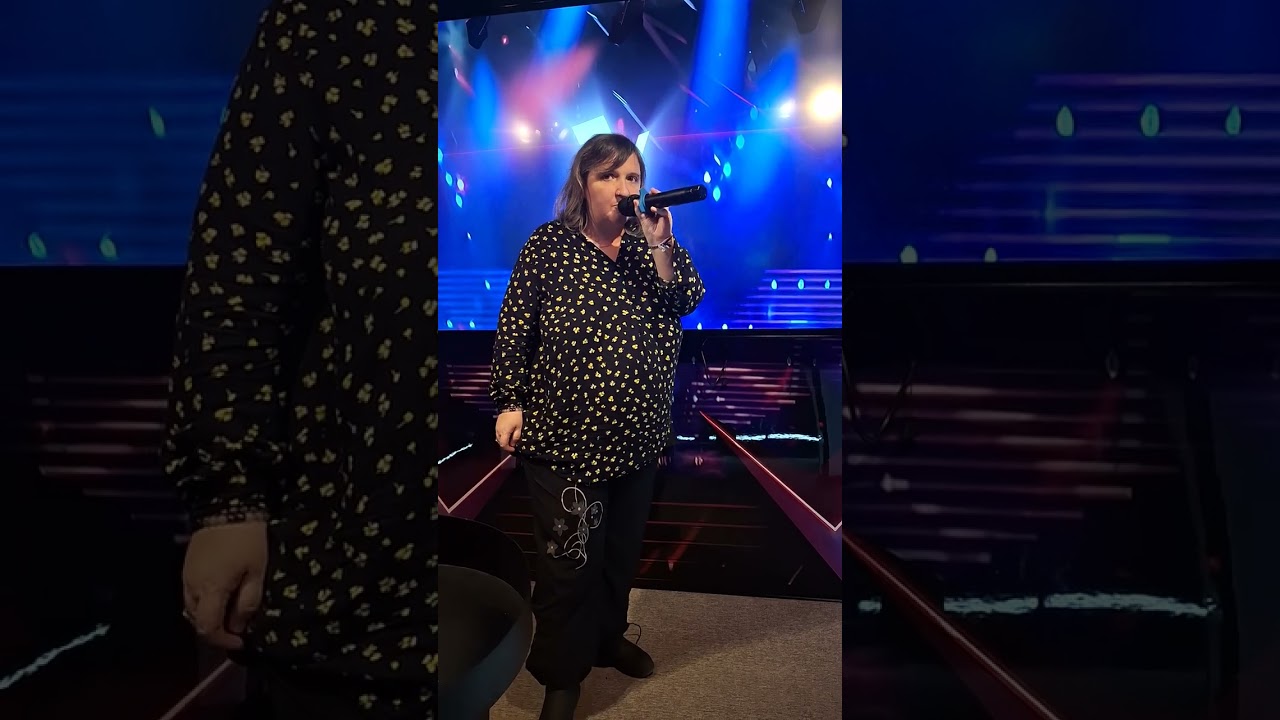 Jennifer chante Adagio. ( Anglais)