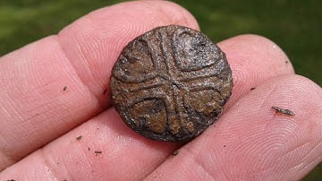 TEMPLAR CROSS ??? 2 LEAD/PEWTER BUTTONS W/FANCY.