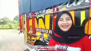 kedekatan bak della cebong dengan boss muda andre
