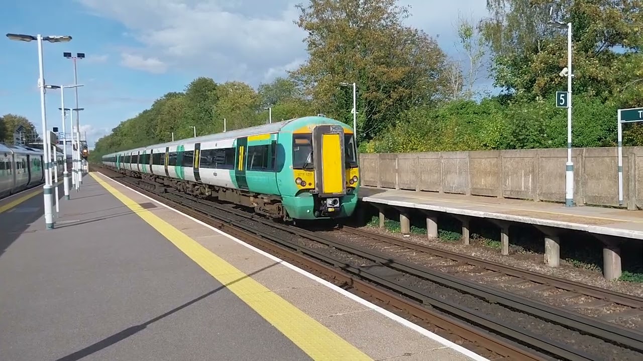 Southern Class 377 128 Electrostar & Class 377 106 Passing Three Bridges The 22nd of September 2023