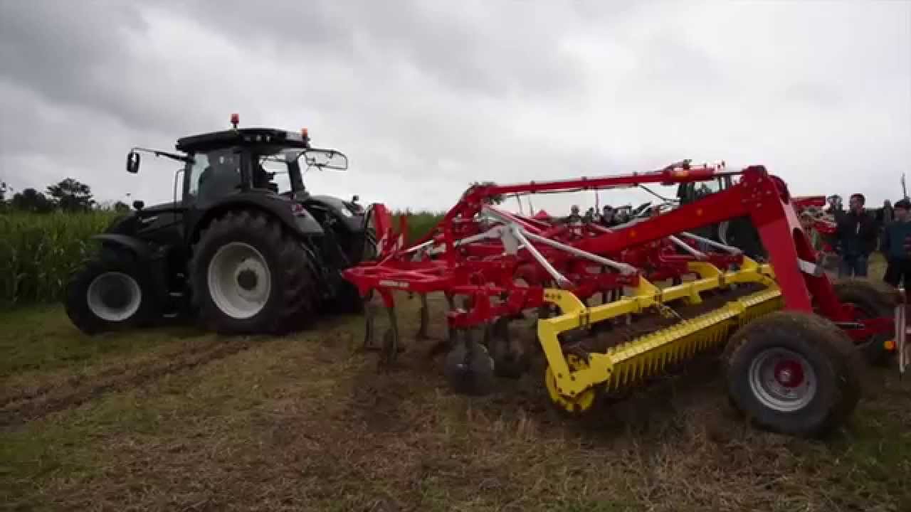 Feldvorführung Bodenbearbeitung Valtra und Pöttinger