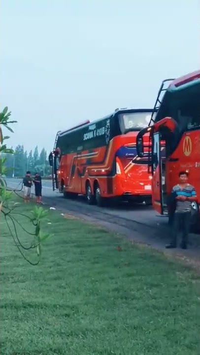 bus tronton PT makmur Halmahera dari karoseri laksana