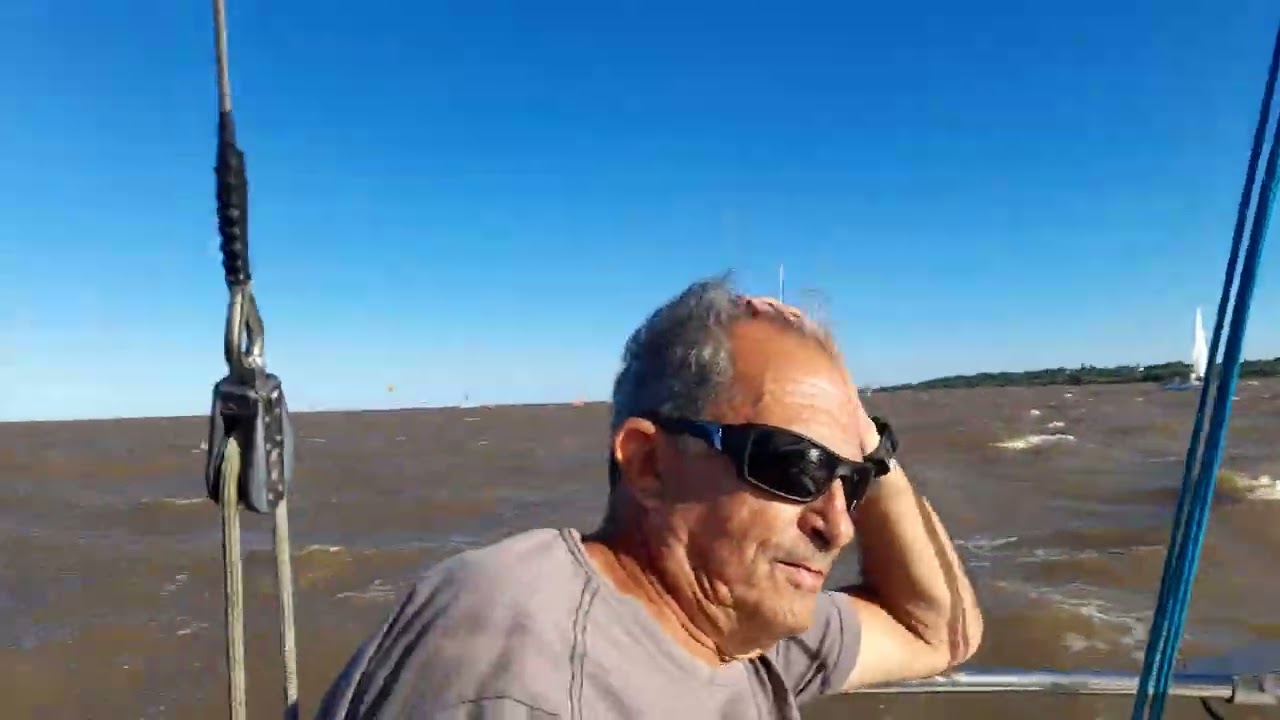 ya con el motor reparado navegando por el RDP #sailboat #riodelaplata #navegando #sailing #velero