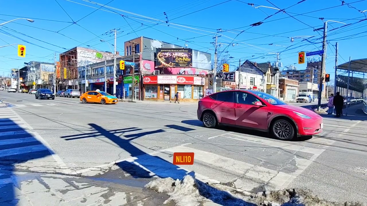 One of Toronto's major intersection | Busy streets | Streetcar passing | Downtown 🇨🇦🍁