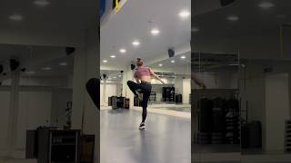 Хорошая центровка 😉 Готовлюсь ко льду ⛸️ #фигуристкасамоучка #figureskating #аксель #квады #dance
