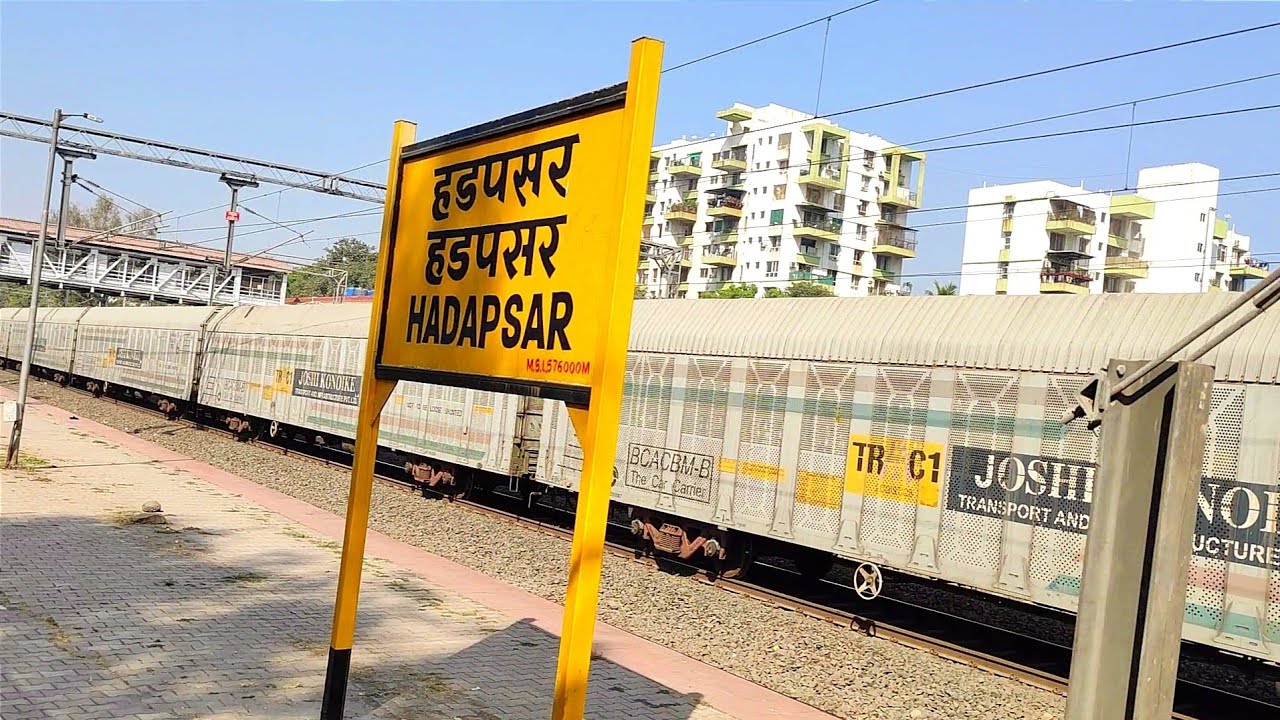 ट्रेन का हडपसर रेलवे स्टेशन आगमन Hyderabad Hadapsar Express Train