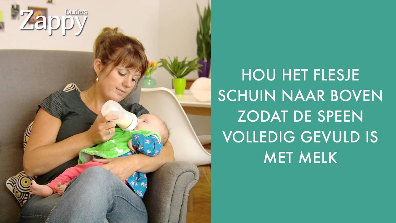Hoe moet ik mijn baby een flesje geven? YouTube