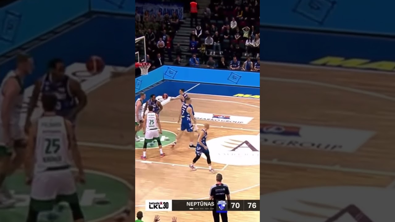 ROLANDS SMITS PUTBACK DUNK!