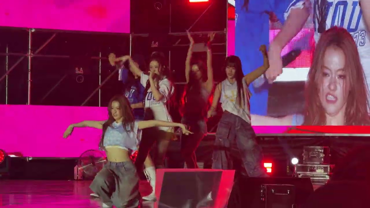 Meovv ‘Hands Up’ at Ajou University Festival Acentia