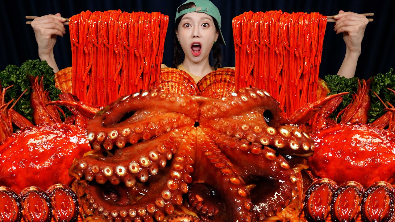 [Mukbang ASMR] Giant Seafood Stir-Fried Jjamppong ! 🔥 Spicy Seafood Boil with Noodles Ssoyoung