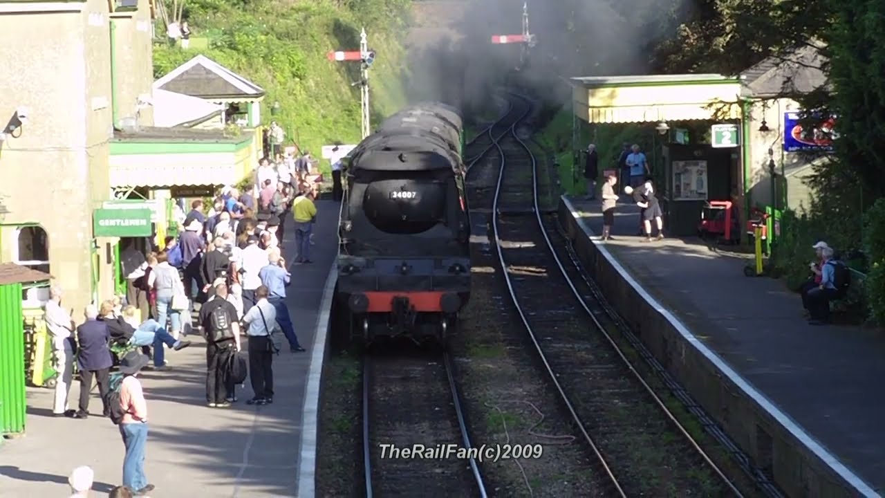 34007 WADEBRIDGE ARRIVES AND DEPARTS ALRESFORD WATERCRESS LINE STEAM GALA 12/09/09