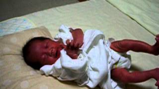 赤ちゃん 新生児 退院の日 まだ2600gです Youtube 赤ちゃん 新生児 退院の日 まだ2600gです Youtube